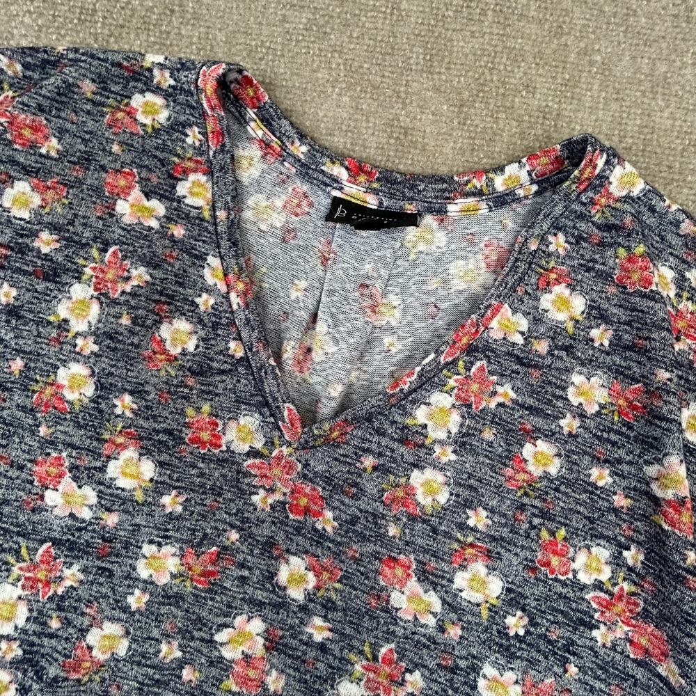 B Collection By Bobeau Top Womens Medium Multicolor Floral V Neck Pleated Cuffed